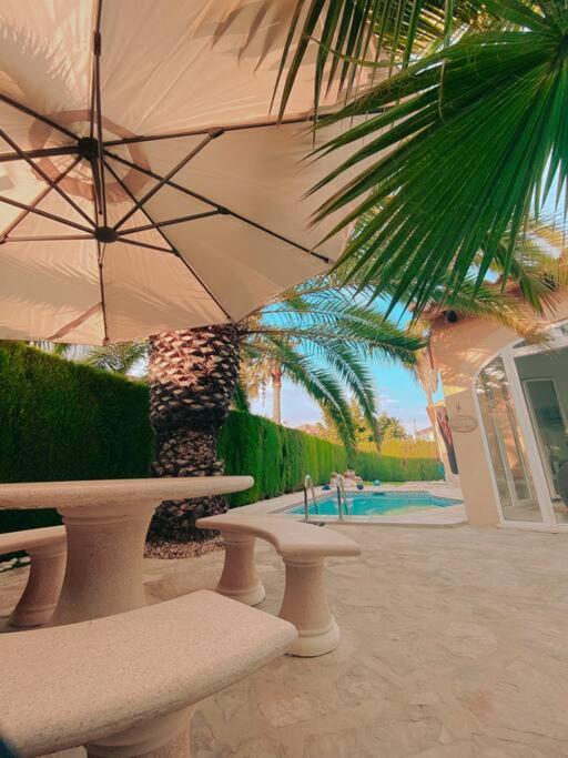 Impresionante Villa Con Piscina - Oliva Nova Bagian luar foto