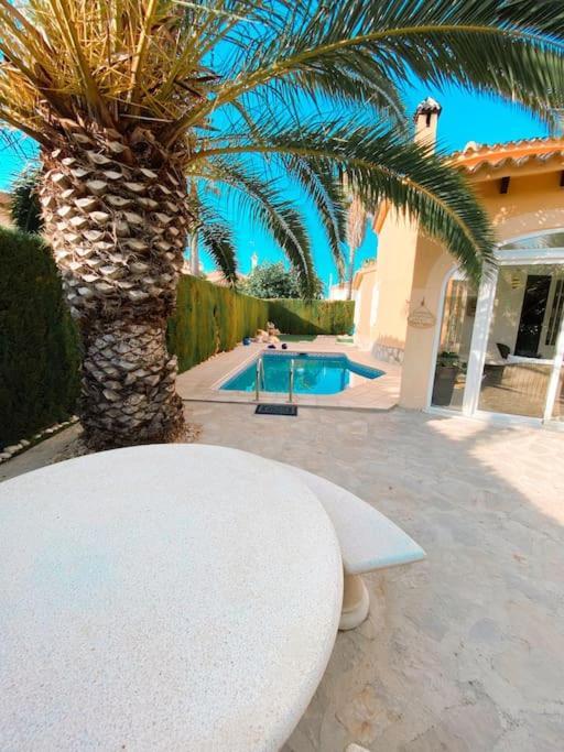 Impresionante Villa Con Piscina - Oliva Nova Bagian luar foto