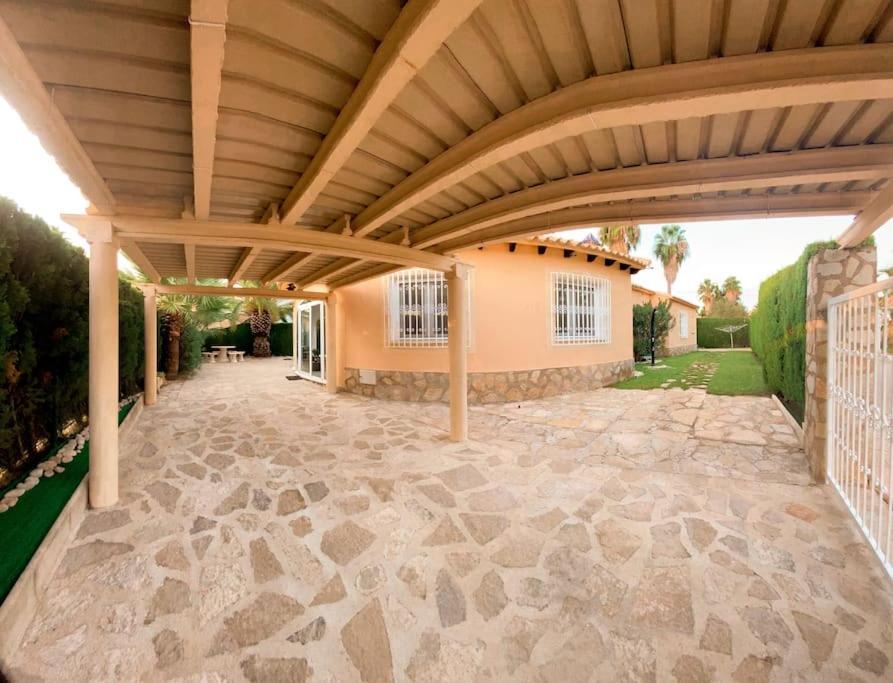 Impresionante Villa Con Piscina - Oliva Nova Bagian luar foto