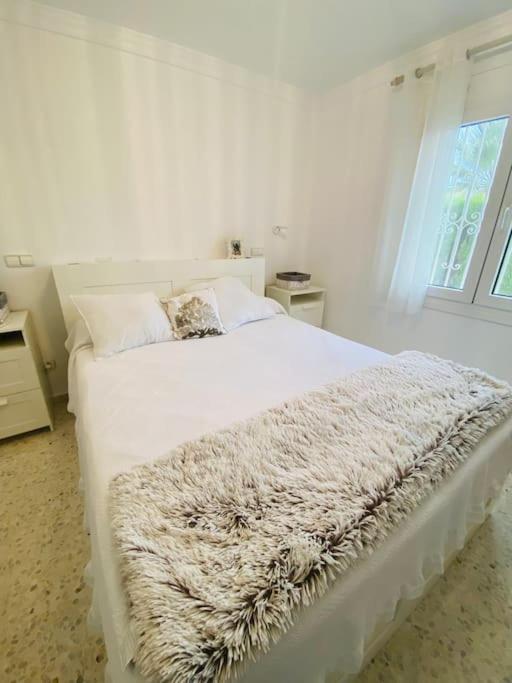 Impresionante Villa Con Piscina - Oliva Nova Bagian luar foto